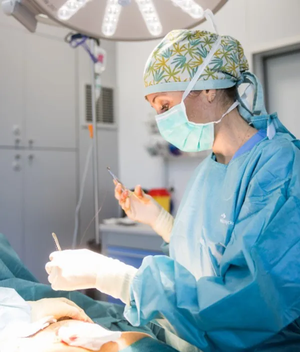 Abdominoplastie à Waterloo — Beauvoir Clinic