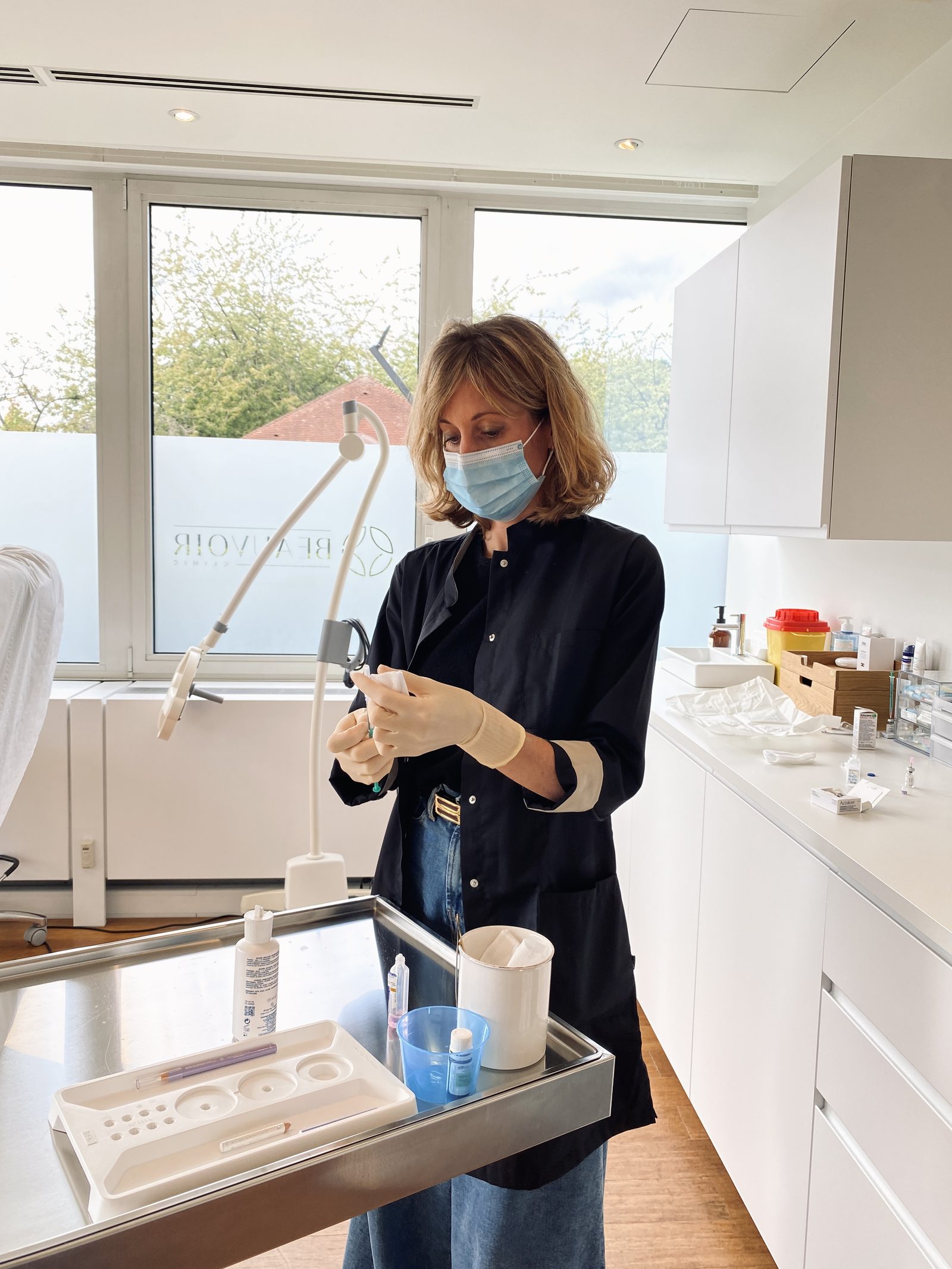 Préparation d'une injection régénérante — Beauvoir Clinic, Waterloo