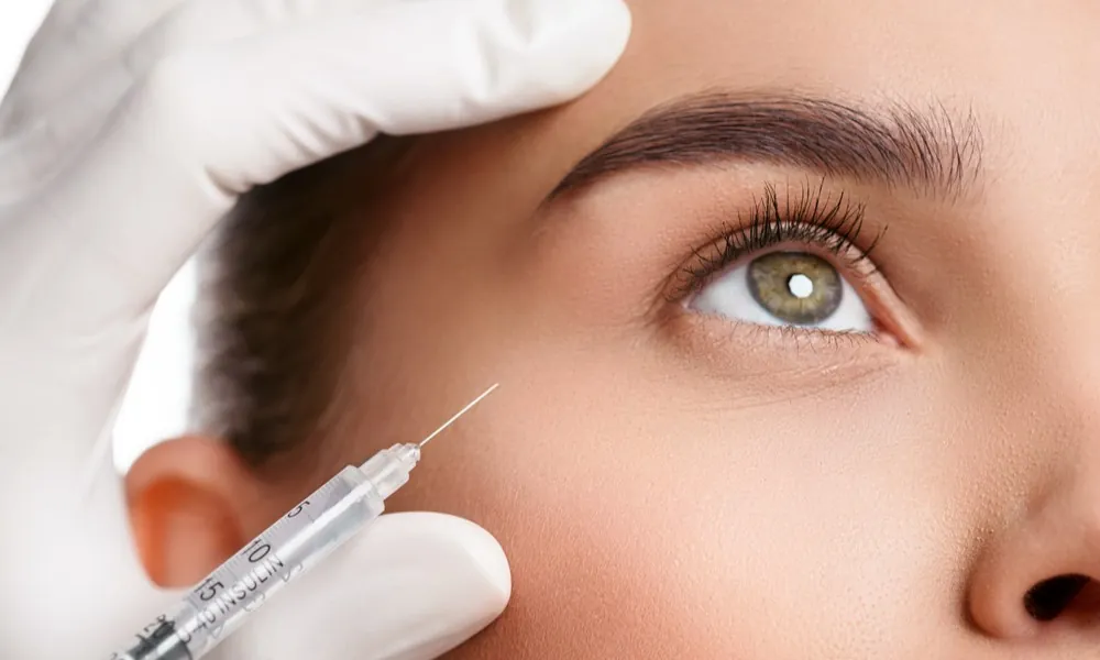 Injection de toxine botulique dans la zone de la patte d'oie — Beauvoir Clinic, Waterloo