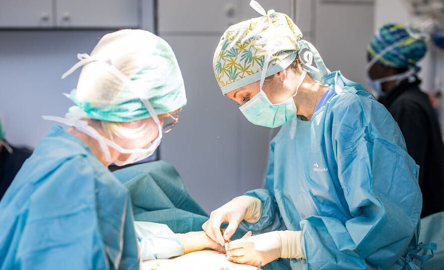 déroulement de l'opération d'augmentation mammaire