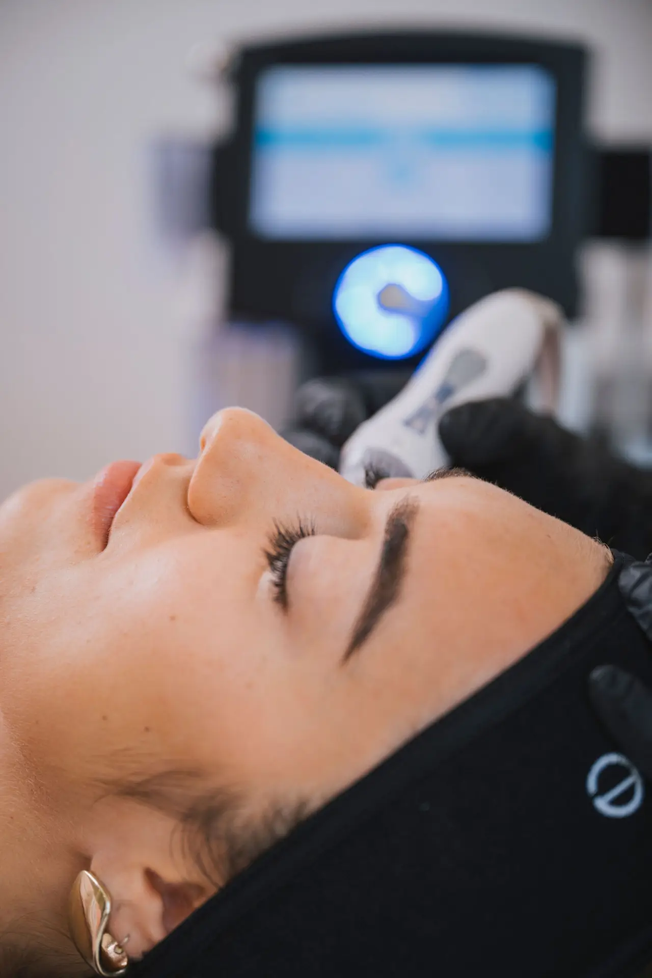 Traitement du visage avec appareil esthétique